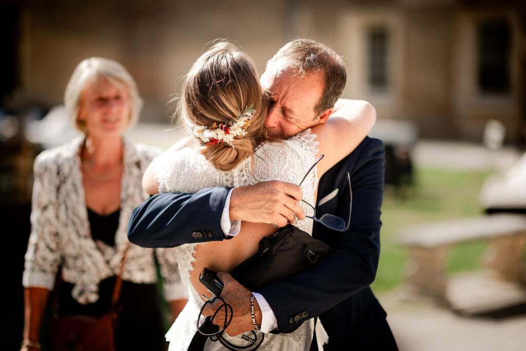 Emotion du p&egrave;re de la mari&eacute;e Photographe mariage Charente Antoine OLLIER
